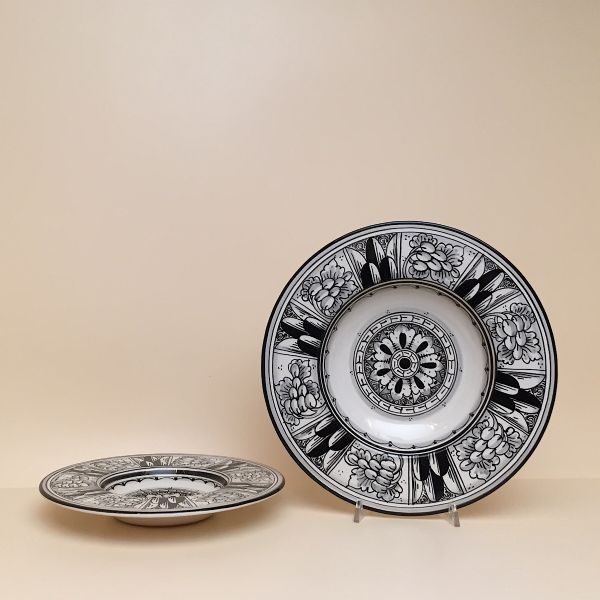  SET OF FRUIT OR DESSERT PLATES OF CM. 23 DIAMETER